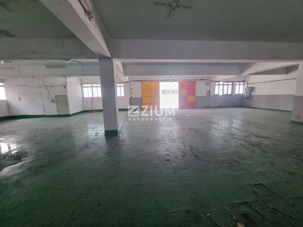 부산 사하구 신평동 다대로 인접, 즉시 입주 가능한 실속형 공장 75평 임대 월세 매물번호 10889 사진 2