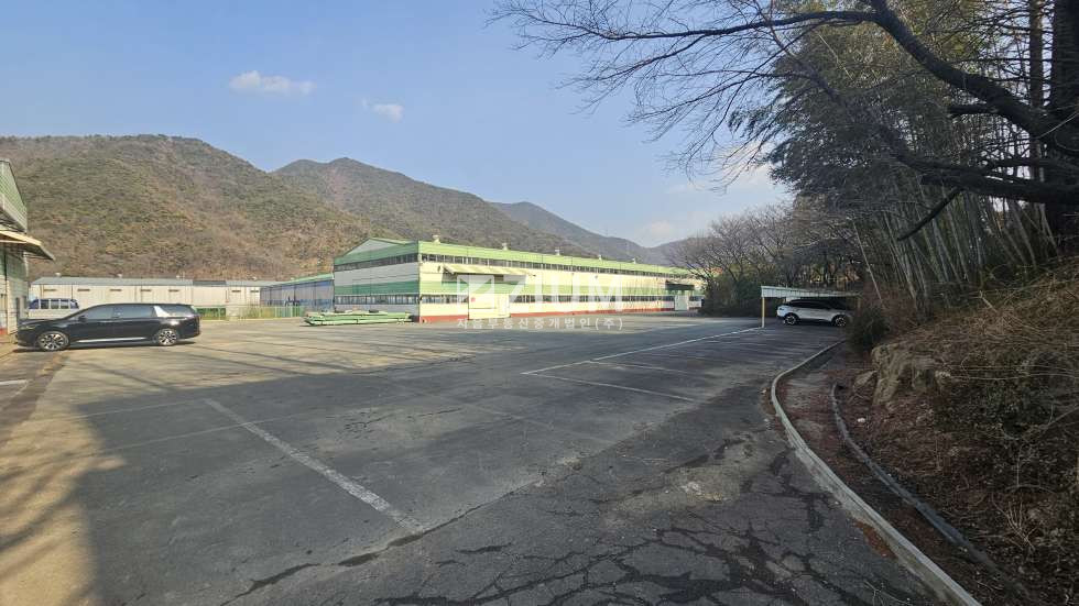 공장 전면 공터 사진 12