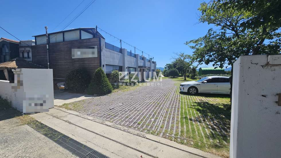 주 출입구 사진 1