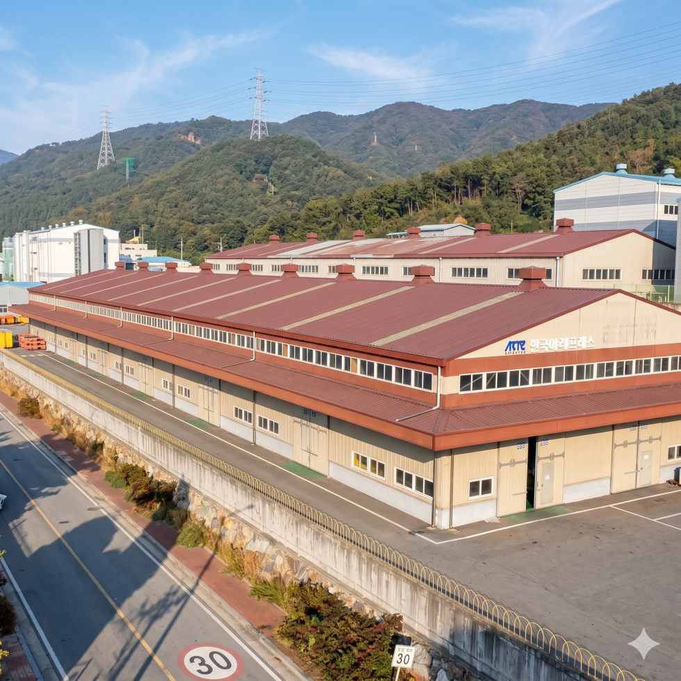 부산 강서구 지사동 2,200평 물류센터 임대 | 대로변 · 트레일러 진입 외관 사진
